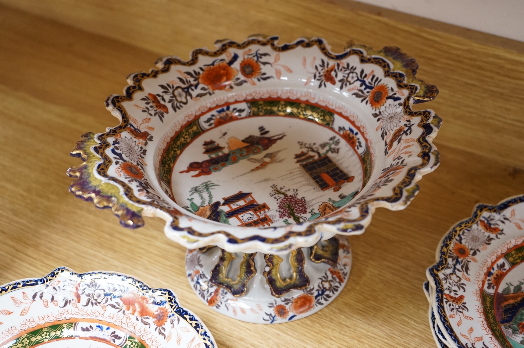 A Mason’s ironstone chinoiserie pattern part dessert service, c.1830-50, comport 15.5cm high